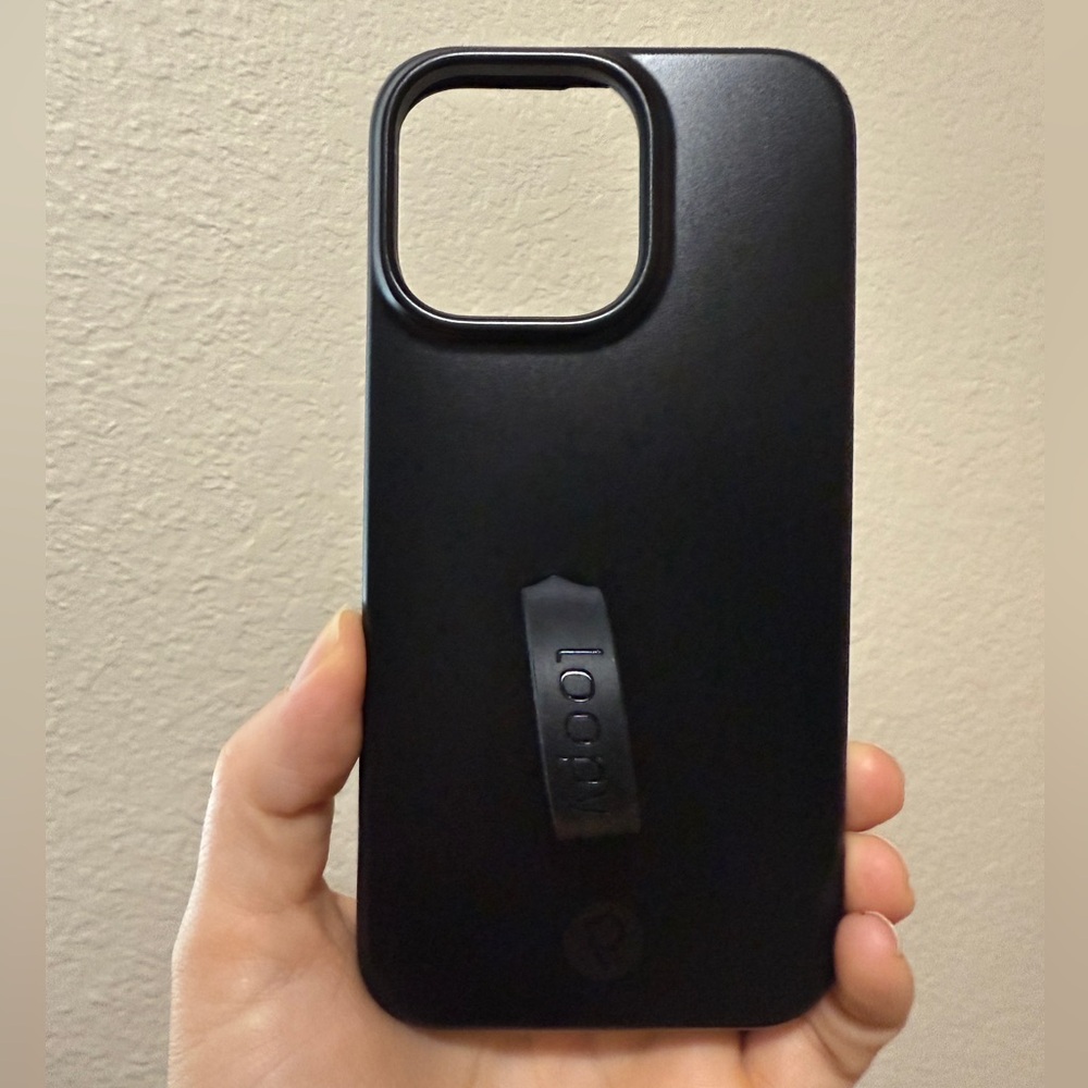 Loopy case iPhone 14 Pro Max

Stealth black with black loop